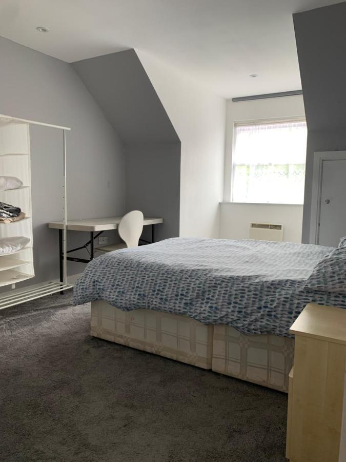 Cosy Nest In London Apartment Хендън Екстериор снимка