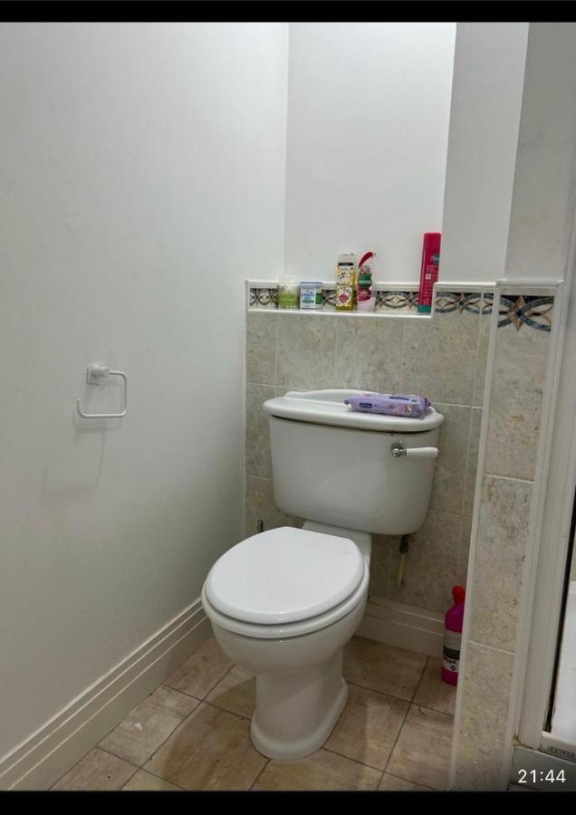 Cosy Nest In London Apartment Хендън Екстериор снимка